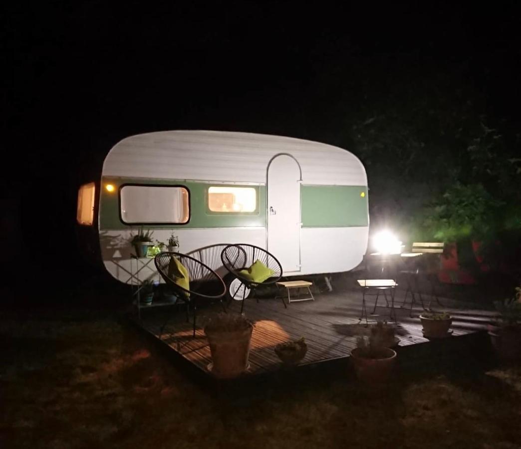 Ma Caravane Dans Les Collines Villeneuve-la-Comptal Exterior photo